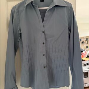 Blouse has stretchy feel w lines